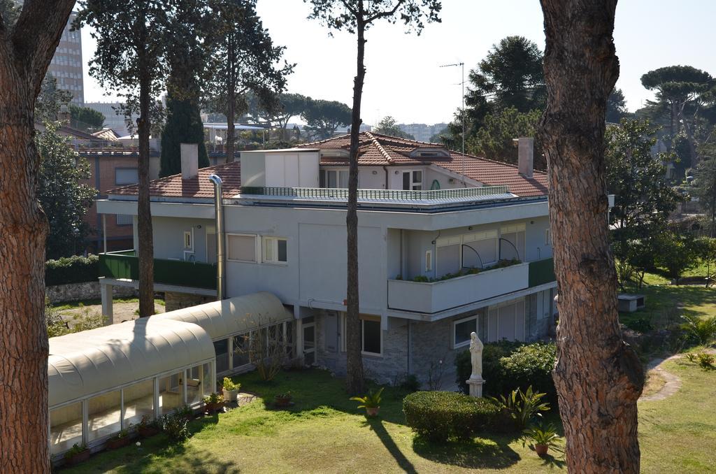 Casa Per Ferie Cardinal G. Guarino Bed & Breakfast Roma Exterior foto