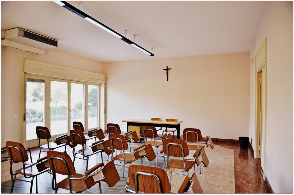 Casa Per Ferie Cardinal G. Guarino Bed & Breakfast Roma Exterior foto