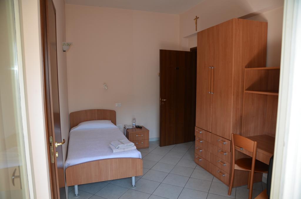 Casa Per Ferie Cardinal G. Guarino Bed & Breakfast Roma Cameră foto