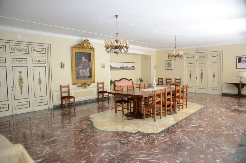 Casa Per Ferie Cardinal G. Guarino Bed & Breakfast Roma Exterior foto
