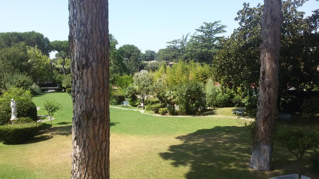 Casa Per Ferie Cardinal G. Guarino Bed & Breakfast Roma Exterior foto