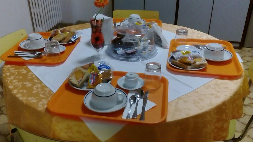 Casa Per Ferie Cardinal G. Guarino Bed & Breakfast Roma Exterior foto