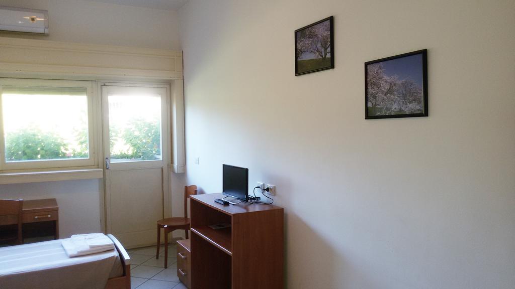 Casa Per Ferie Cardinal G. Guarino Bed & Breakfast Roma Exterior foto