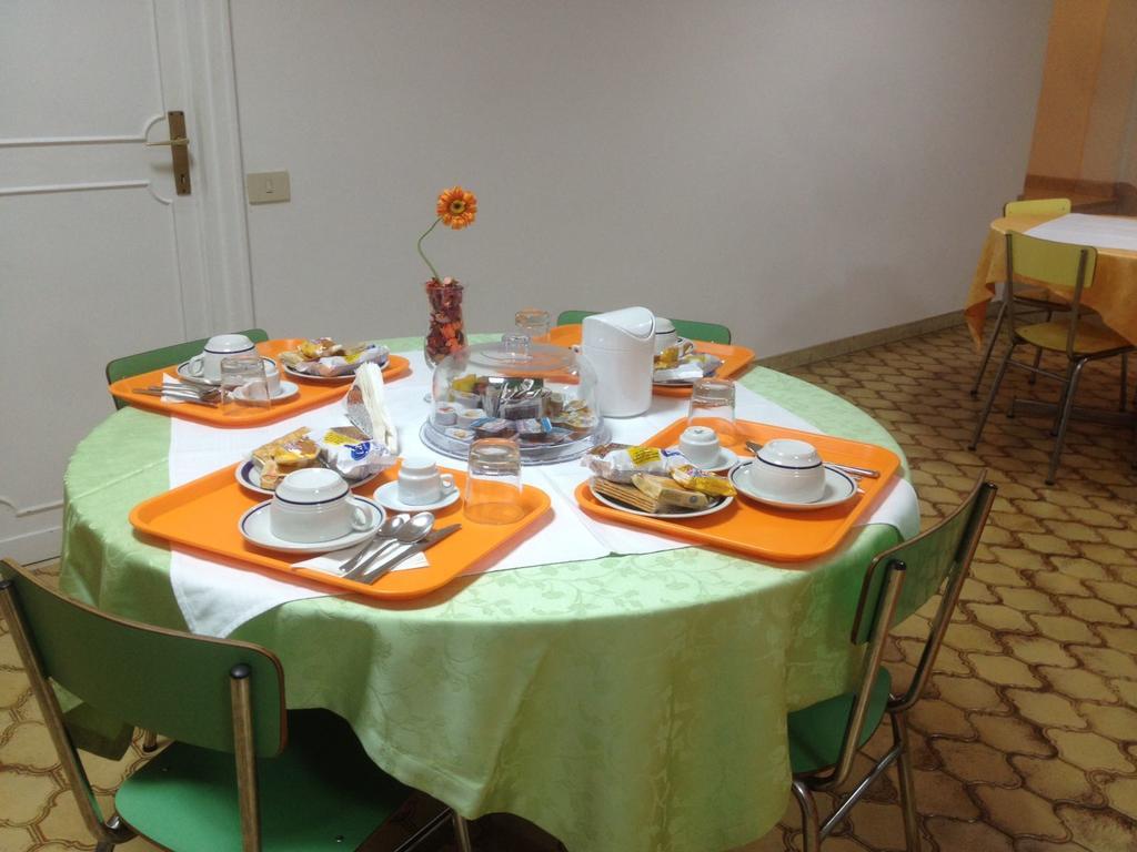 Casa Per Ferie Cardinal G. Guarino Bed & Breakfast Roma Exterior foto